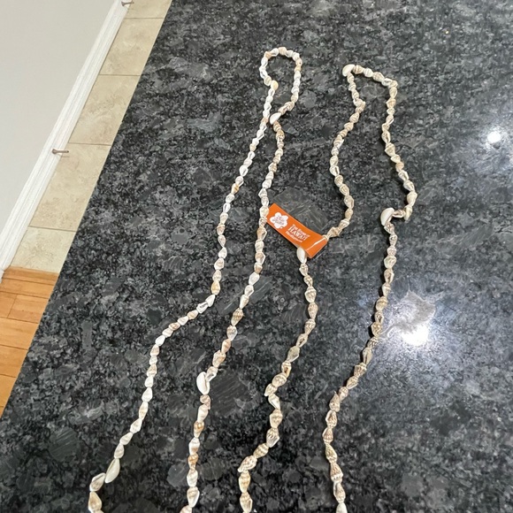 Shell necklace - Picture 3 of 3